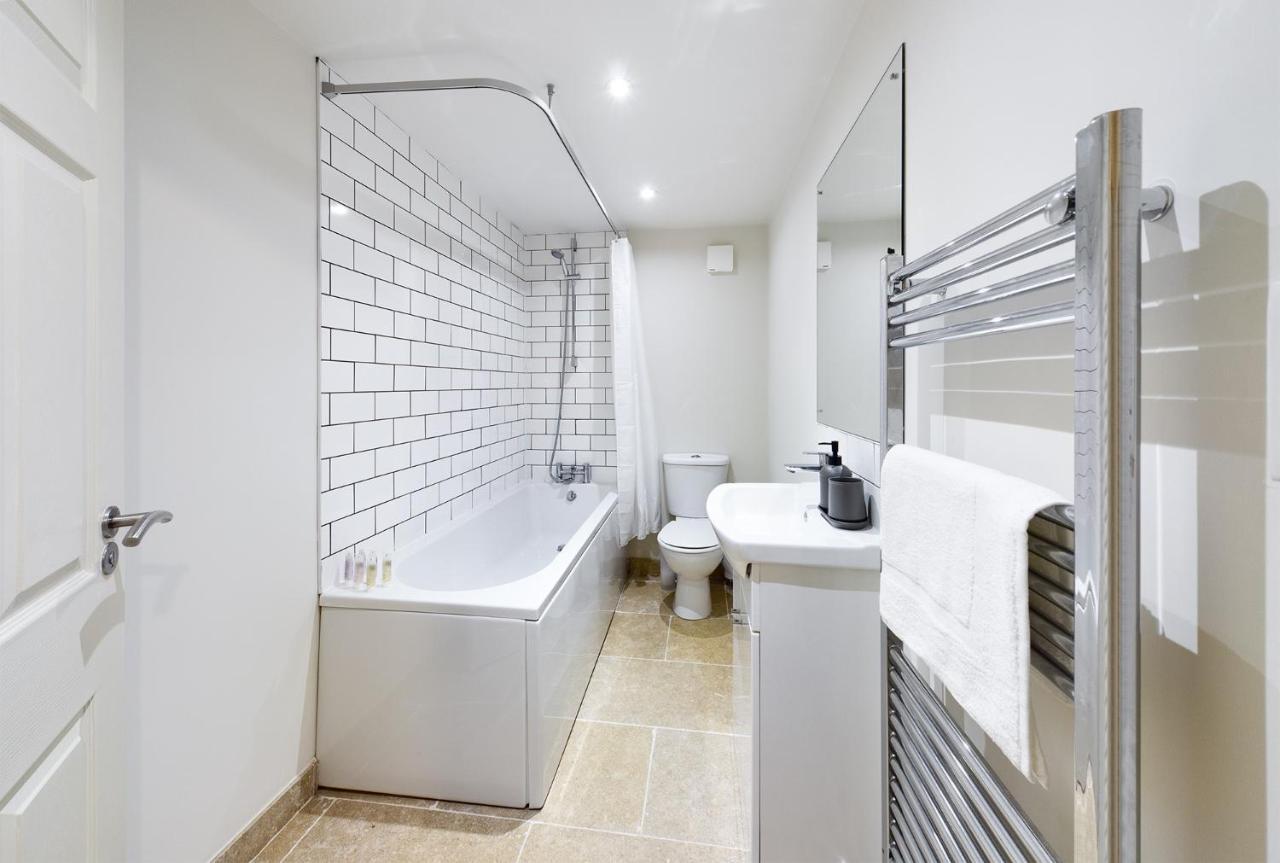 Redhill Town Centre Apartments By Livingo Kültér fotó