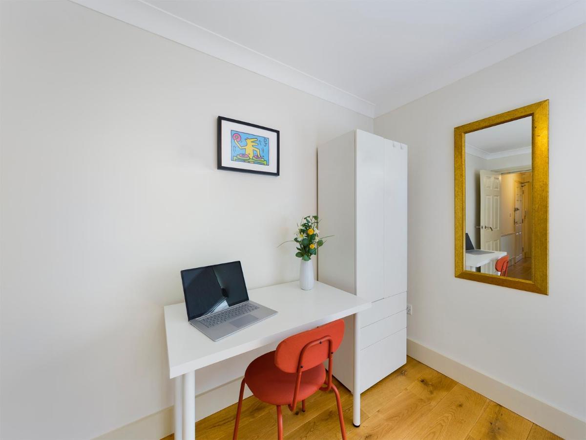 Redhill Town Centre Apartments By Livingo Kültér fotó